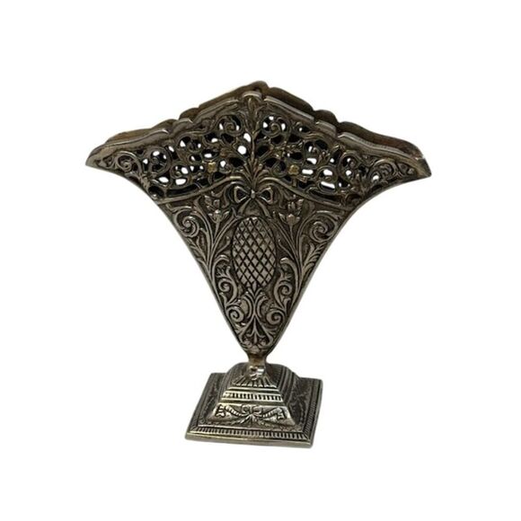 Vtg Ornate Art Nouveau Metal Fluted Flat Lattice Fan Vase w/ Pineapple - Picture 3 of 5